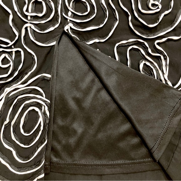 H&M Black & White Embroidered Swirl Pattern Midi Skirt With Back Split - Size 2 - Picture 5 of 8